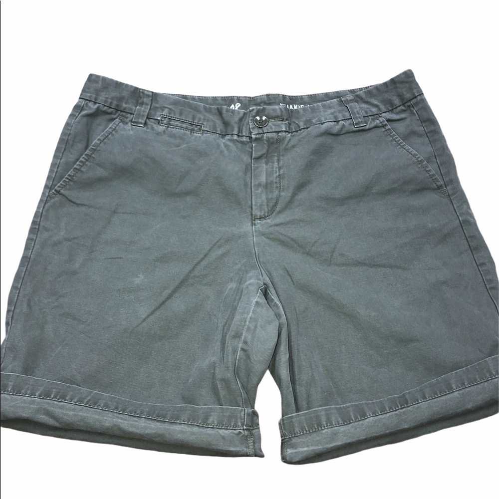 Gap size 8 boyfriend roll up olive green shorts